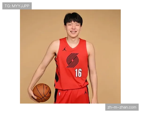 杨瀚森训练完直接啃鸡腿，这自律和放纵的切换也太真实了